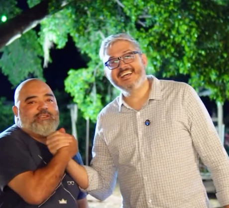Espetinho na brasa preparado pelo Artur Churrasqueiro no Rancho Vô Chico em Ribeirão Preto