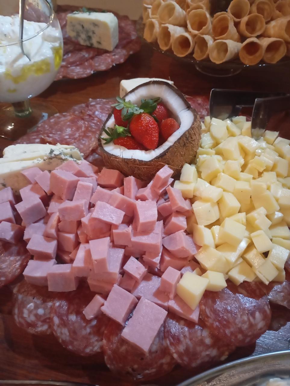 Finger food e mesa de frios para coquetéis