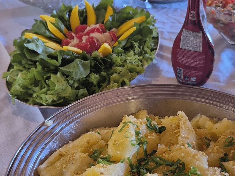Estrutura de buffet montada para festa infantil