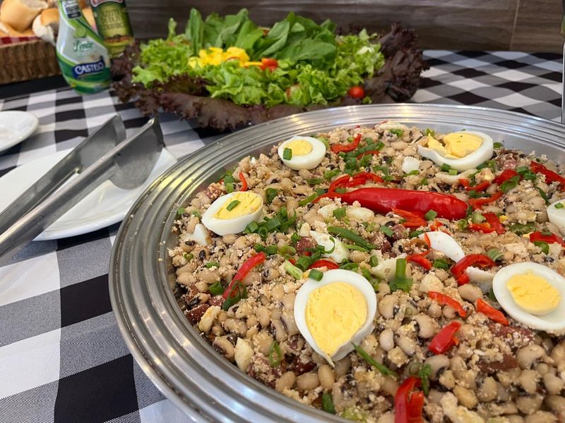 Acompanhamentos de feijoada para festa
